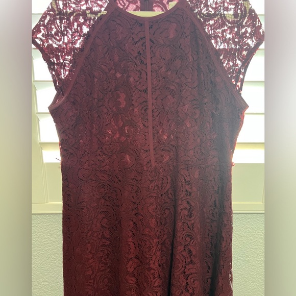 EUC LIKE NEW Size 18 New York & Company Burgundy Lace Dress - Picture 2 of 6